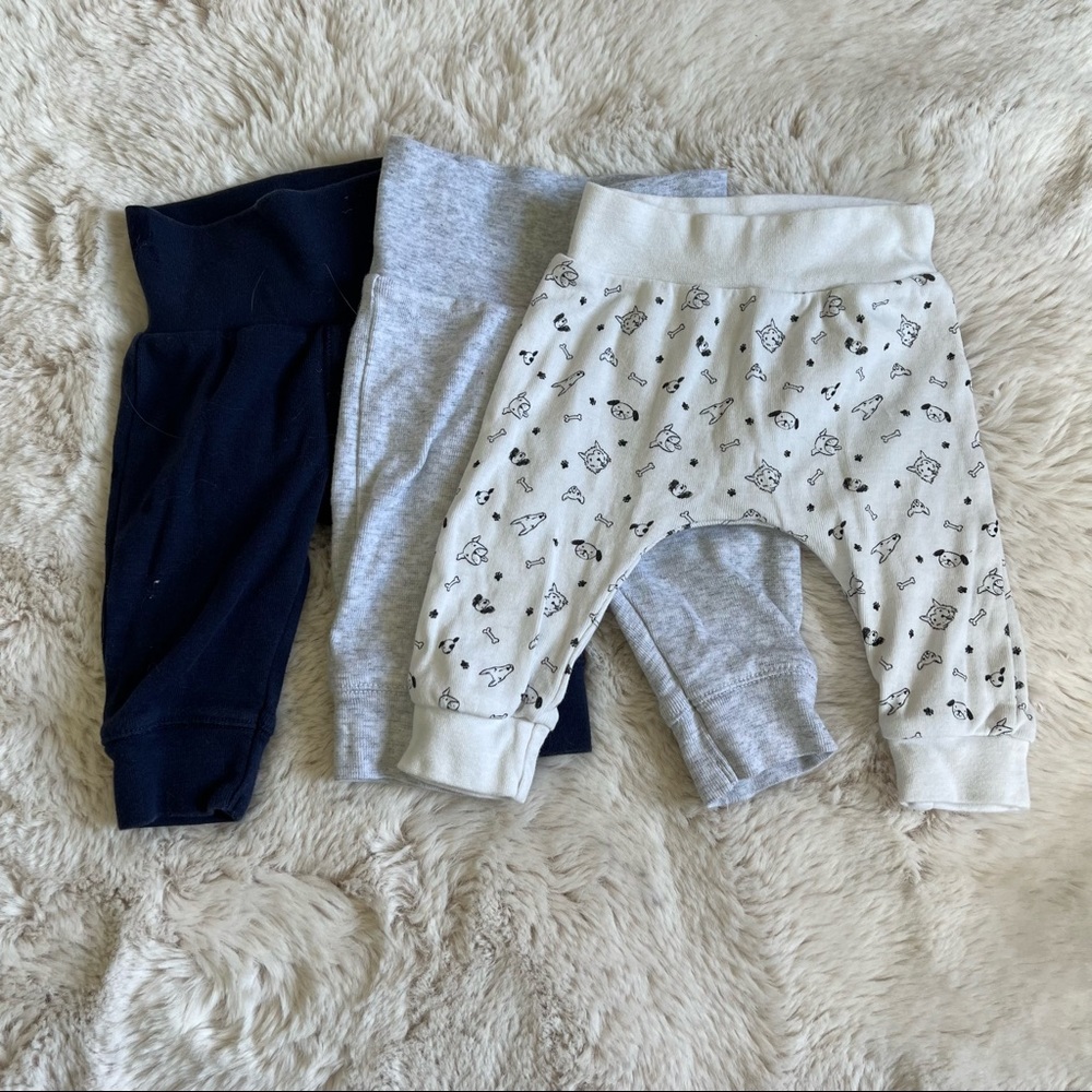 Newborn Leggings Black Gray and White with Dogs one matching hat